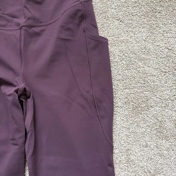 lululemon athletica Fast and Free High-Rise
Tight Leggings 25" with Pockets - Picture 9 of 12